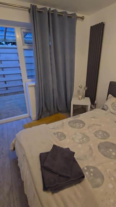 Cozy Flat 1 Bedroom Hucclecote Exterior photo