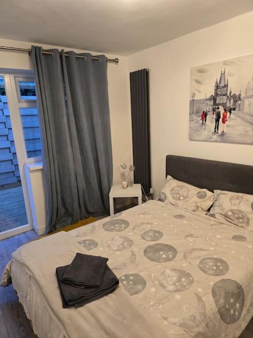 Cozy Flat 1 Bedroom Hucclecote Exterior photo